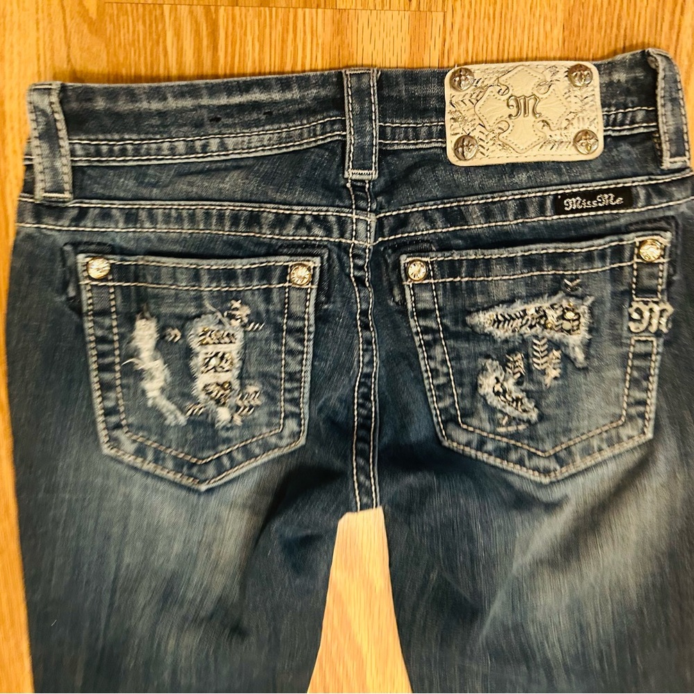 Miss Me Distressed Skinny Women’s Jeans w/Rhinestone and embroidery  size 25